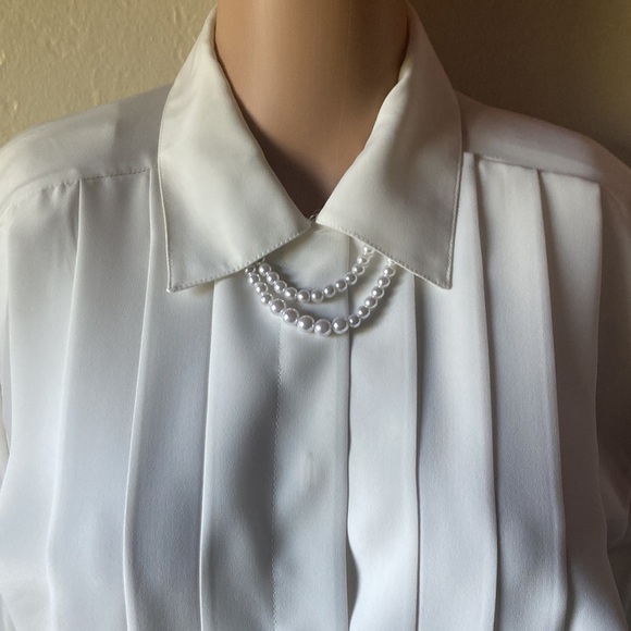 CHRISTIE & JILL WHITE PEARL SIZE 6 BUTTON DOWN SHIRT - Picture 2 of 6